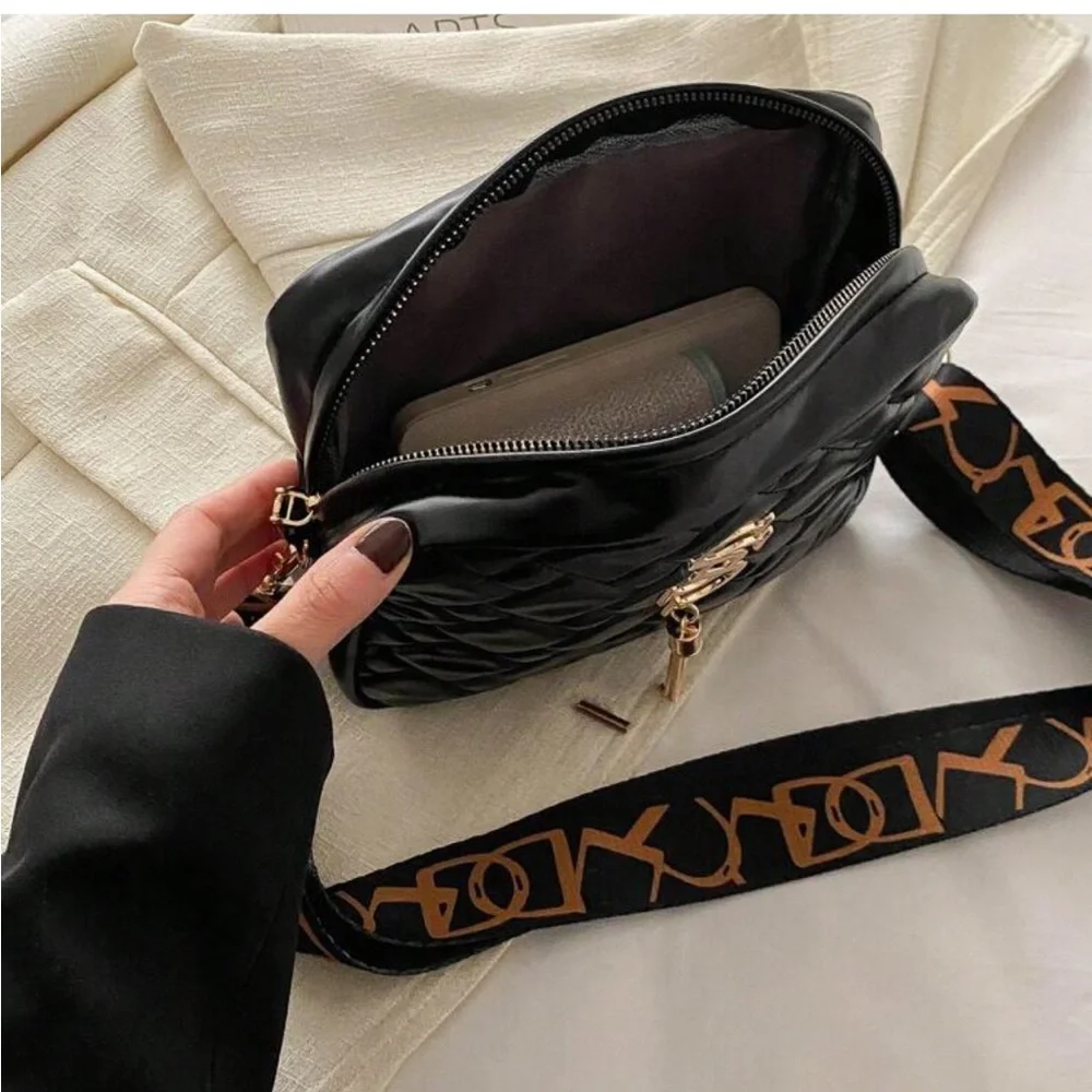 NWOT Elegant Small/Med Black Crossbody bag w/Tassel Removable/Adjustable Strap - Picture 4 of 7